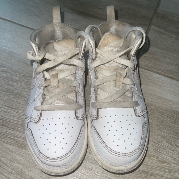 Air Jordan 1 mid size 10c - Picture 3 of 6